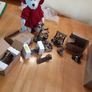 lot 102 image: Boyds Bears Collections Large Stu...