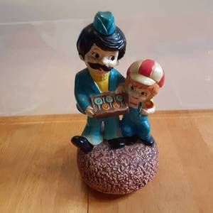 lot 106 image: Antique Campbells Soup wind-up mus...