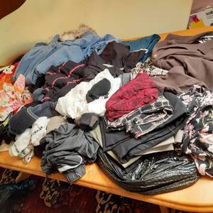 lot 113 image: Large lot of clothing. Mens mostly...