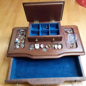 lot 114 image: Beautiful Mens Jewelry Chest fille...