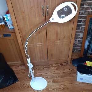 lot 120 image: Magnification Lamp with adjusting g...
