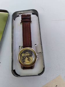 lot 301 image: 1997 New in Tin Jurassic Park The L...