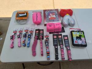 lot 305 image: Dog Collars and Leashes in packagin...