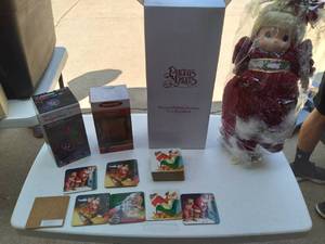 lot 309 image: Precious Moments Company Mary Chris...