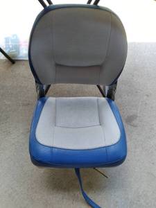 lot 330 image: Boat Seat Good Shape...