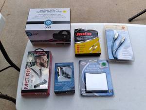 lot 344 image: (2) Wireless Earbuds, (2) 6 Chargi...