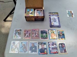 lot 354 image: Box of Collectible 90s Ear Basebal...