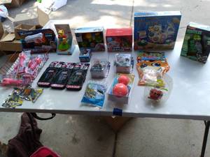 lot 363 image: Pez dispenser, star wars, ninja tur...