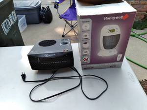 lot 387 image: Honeywell Heater With Remote and We...