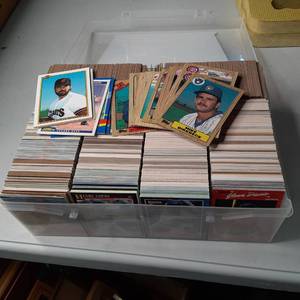 lot 168 image: Clear Plastic Jammers Jumbo Card ...