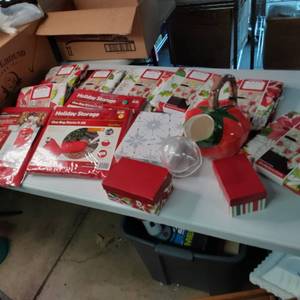 lot 200 image: Box full of decorative Christmas st...