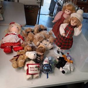 lot 205 image: Collection of Boyds Bears stuffed ...