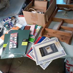 lot 210 image: Lot of Wood wall decor, stackable s...