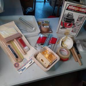 lot 211 image: Paint Supplies for the handyman inc...