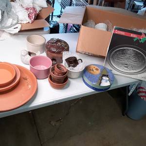 lot 216 image: Large Box of glass, stoneware and t...