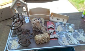 lot 402 image: Craft, Decor Lot See Photos...