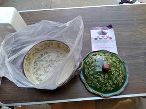 lot 464 image: Temptations Floral Lace 2qt. Covere...