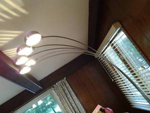 lot 132 image: Decorative 5 head floor lamp...