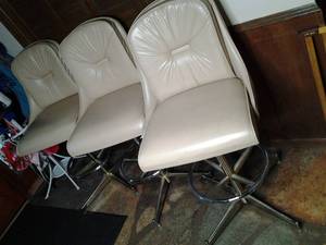 lot 136 image: Set of 3 Stationery yet swiveling h...