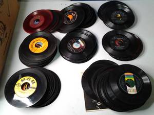 lot 149 image: Large Collection of Vinyl 45 Reco...