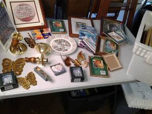 lot 165 image: Brass toned metal wall and table de...