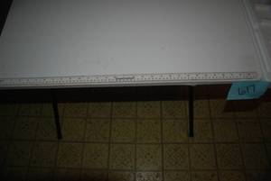lot 617 image: Collapsible craft table with built-...