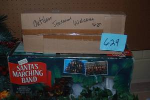 lot 629 image: Holiday Wreaths, garland, Santas M...