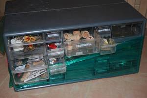 lot 634 image: Organizer full of crafting items