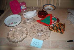 lot 637 image: Lot of vintage glass and kitchenware