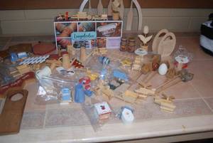 lot 640 image: Lot of crafting and decorative items