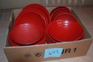 lot 647 image: G.E.T. Houston Dishware Microwave ...