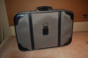 lot 672 image: Giordano Suitcase See Photos...