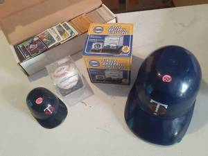 lot 724 image: Rawlings Baseball in Box, Single Ba...
