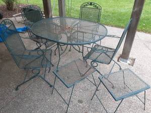 lot 736 image: Patio Table 4 Chairs and 2 Side Tab...