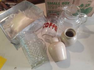 lot 271 image: Vintage Glassware and Stoneware Se...