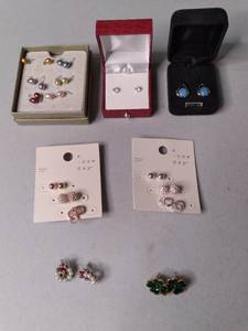 lot 501 image: Bling, pearl or solid, there are Ea...