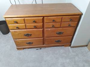 lot 506 image: Vintage 6 drawer Low-boy dresser in...