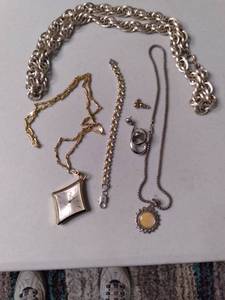 lot 515 image: Never lose track of time with this ...