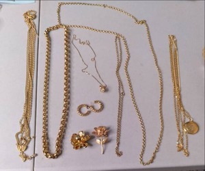 lot 524 image: Gold so bright it almost hurts Set...