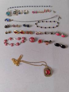 lot 529 image: Beautiful array of color, style and...
