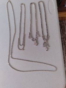 lot 530 image: Beautiful and Bright Bling Necklace...