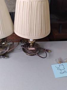 lot 532 image: Lot of (3) Beautiful lamps of luxur...