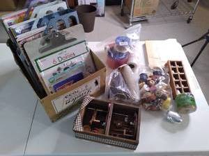 lot 577 image: Crafting Books and Magazines with p...
