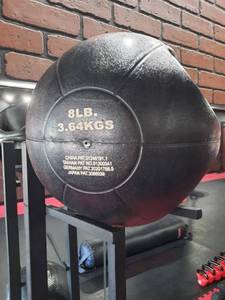lot 14 image: Heavy Duty Xerball SPRI Medicine Ball - 8 lb