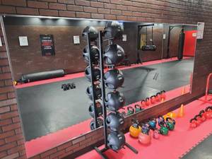 lot 8 image: Commercial Quality 12 Wide Workout Exercise Mirror