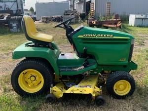 John Deere 345 Riding Lawn Mower Garden Tractor