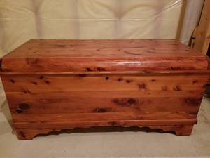 lot 28 image: Vintage Cedar Chest