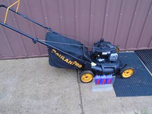 lot 24 image: Poulan Pro 20 push mower with bag. As shown.