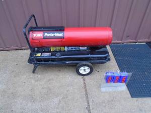lot 25 image: Toro Porta-Heat. Used condition. Worked last year. 100000 btu. As shown.