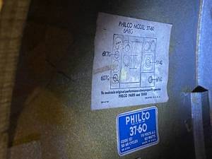 lot 65 image: Vintage Philco Radio